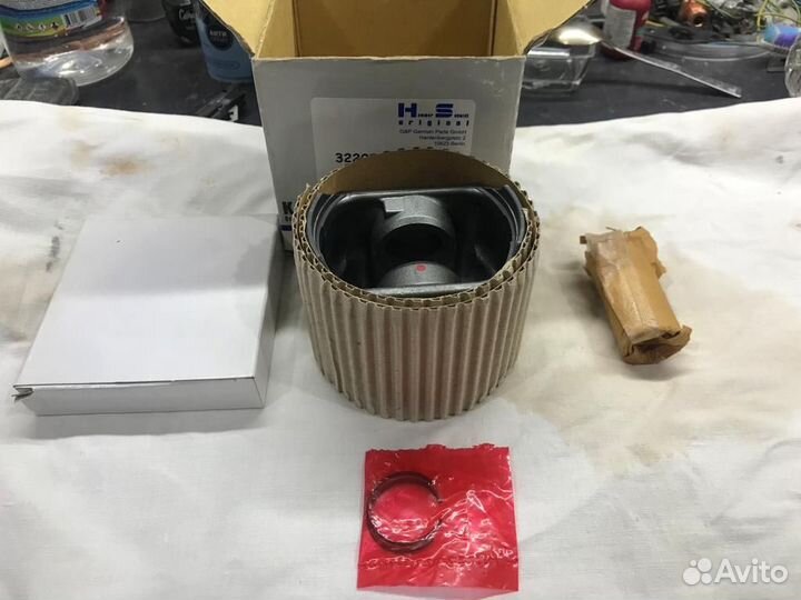 Поршня на Мерседес двигатель ом 604,605,606