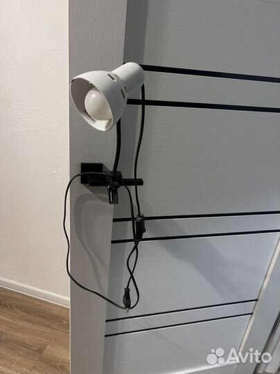 Лампа на прищепке настольная