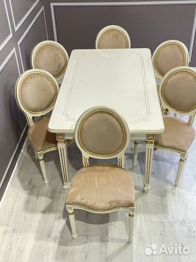 Стол и стулья