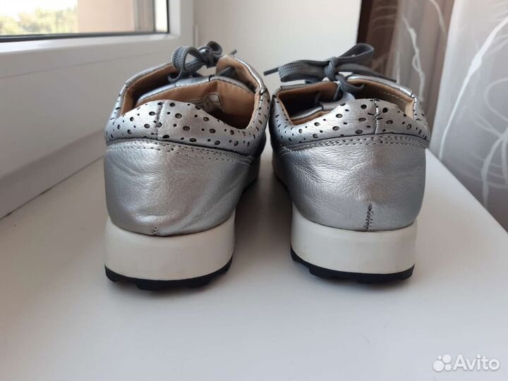 Кроссовки женские 38 размер