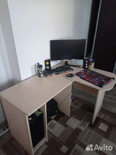 Компьютерный стол