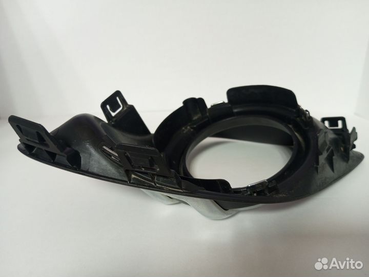 Рамка противотуманной фары Mitsubishi ASX правая