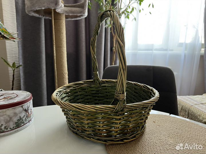Корзина плетеная с ручкой круглая