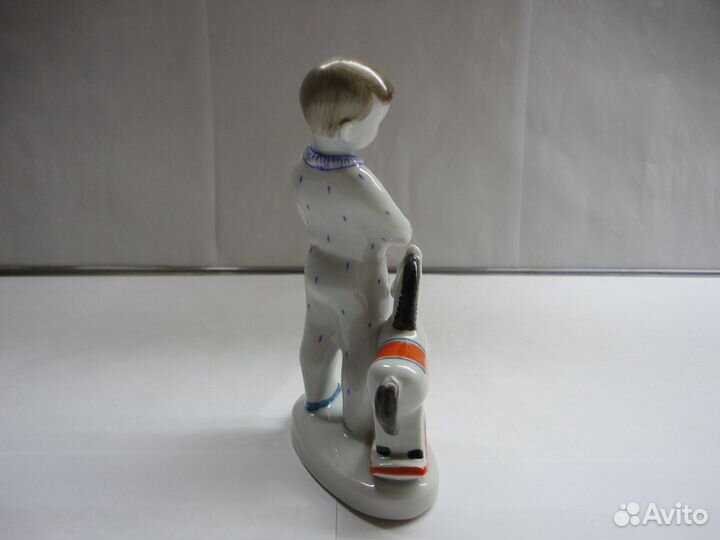 Фарфоровая статуэтка Мальчик с лошадкой(лфз) 1958г