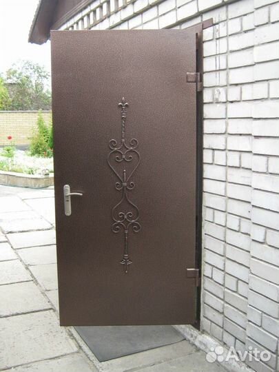 Дверь входная металлическая с ковкой