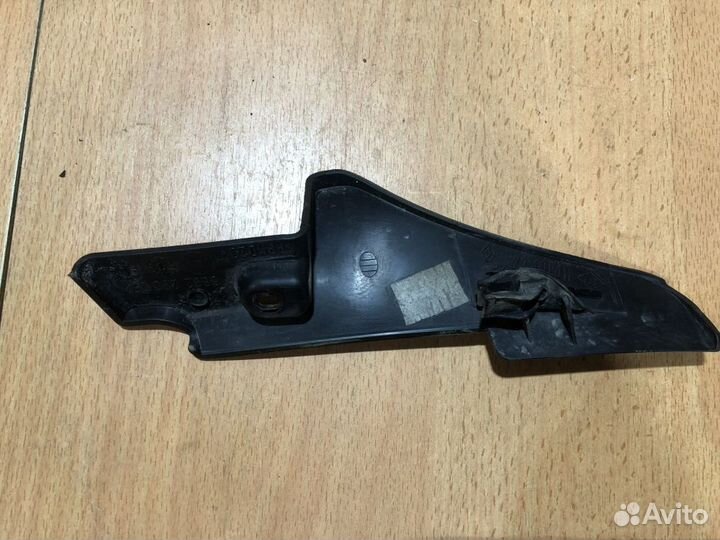 Накладка петли капота правая Рено Дастер