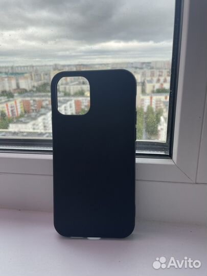 Чехлы на iPhone 12