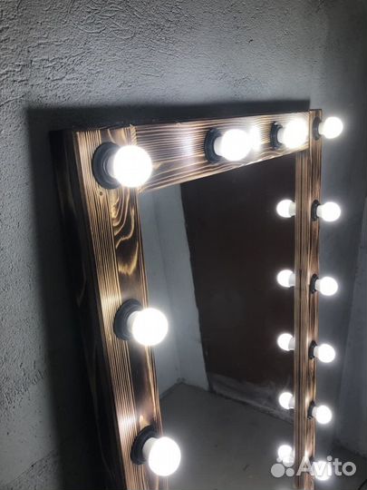 Зеркало напольное в деревянной раме с лампочками