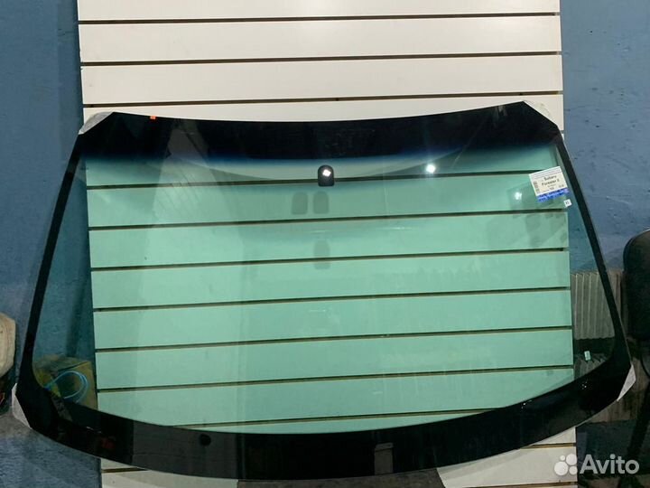 Лобовое стекло на Рено Логан