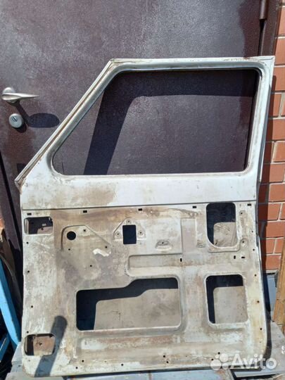 Правая передняя дверь Волга Газ 21