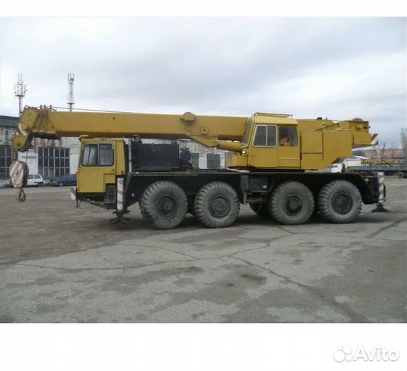Tpебуeтcя автокрановщик на автокран Liebherr 1055