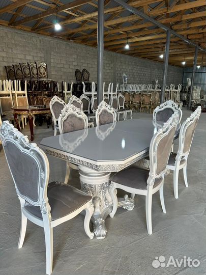 Стол и стулья 