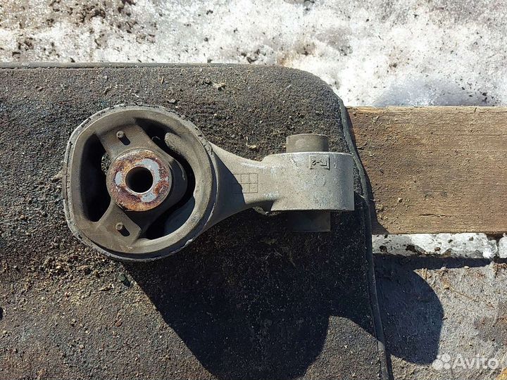 Подушка двигателя задняя Хонда cr v 3