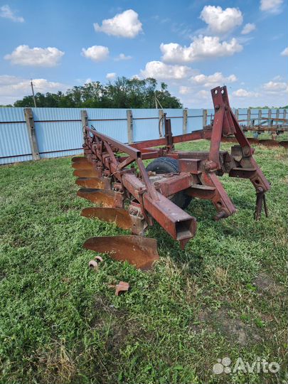 Плуг Светлоградагромаш 8 корп. (ПНУ-8х40), 2000