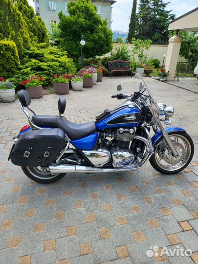 Triumph thunderbird