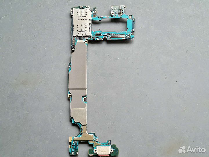 Телефон Samsung Galaxy S10