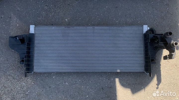 Радиатор охлаждения на мерседес w251 r-class