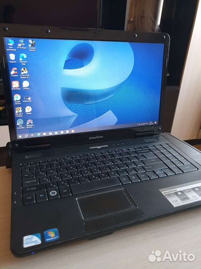 Ноутбук Acer eMachines E725