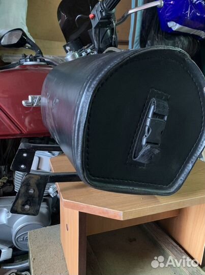Ветровое стекло и кофр на мотоцикл