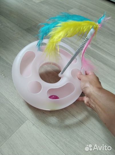 Игрушка с мячиком, пружинкой и перьями для кошек и