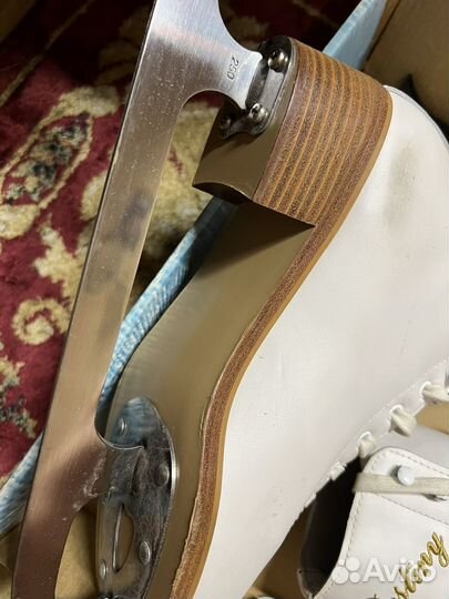 Коньки фигурные