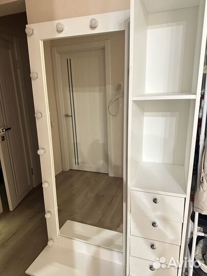 Зеркало с лампами