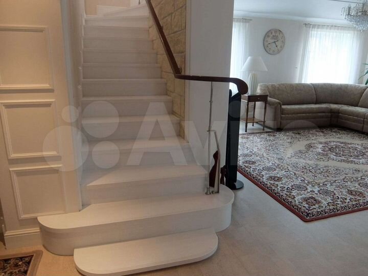 Коттедж 350 м² на участке 32 сот.