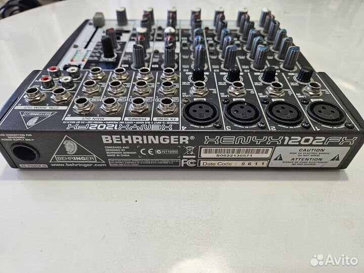Микшерный пульт behringer 1202FX