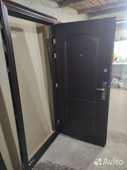 Дверь входная металлическая, 2шт