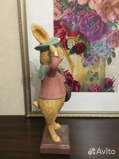 Символ года Заяц с часами