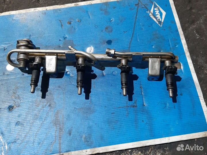 Форсунка рампа топливная Ауди 2.0i ALT А6 С6