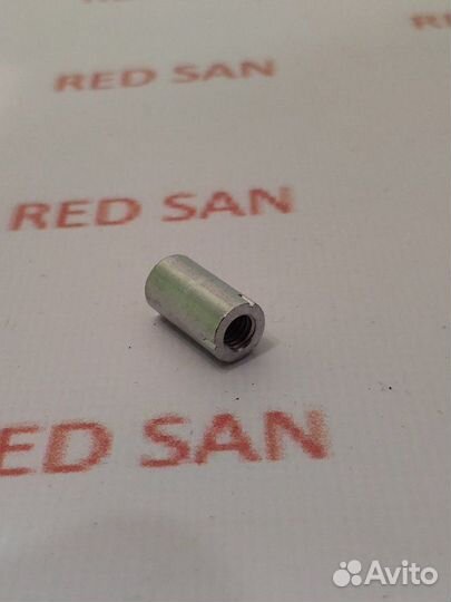 Гайка крышки двс Toyota Rx300 MCU15