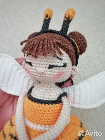 Вязаная кукла-пчелка