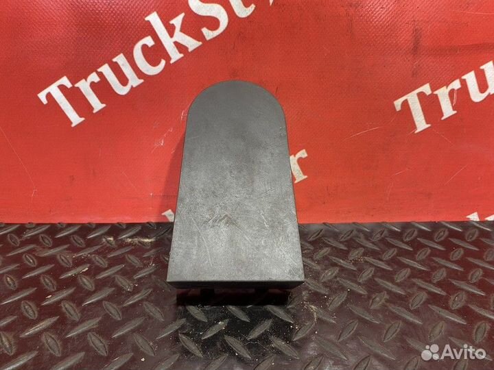 Заглушка решетки радиатора Renault T