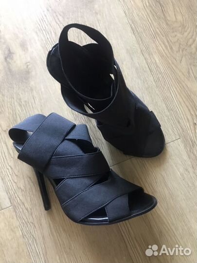 Босоножки Zara