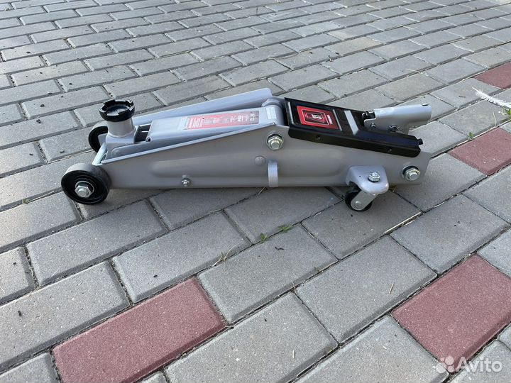 Домкрат подкатной 3 тонны