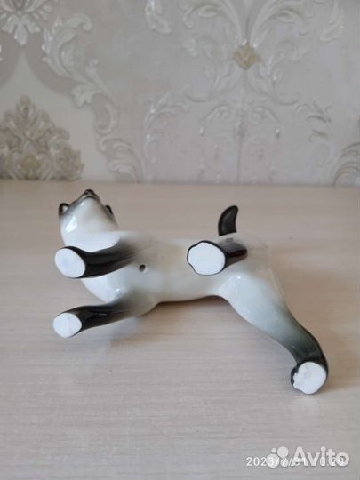 Фарфоровая статуэтка кот