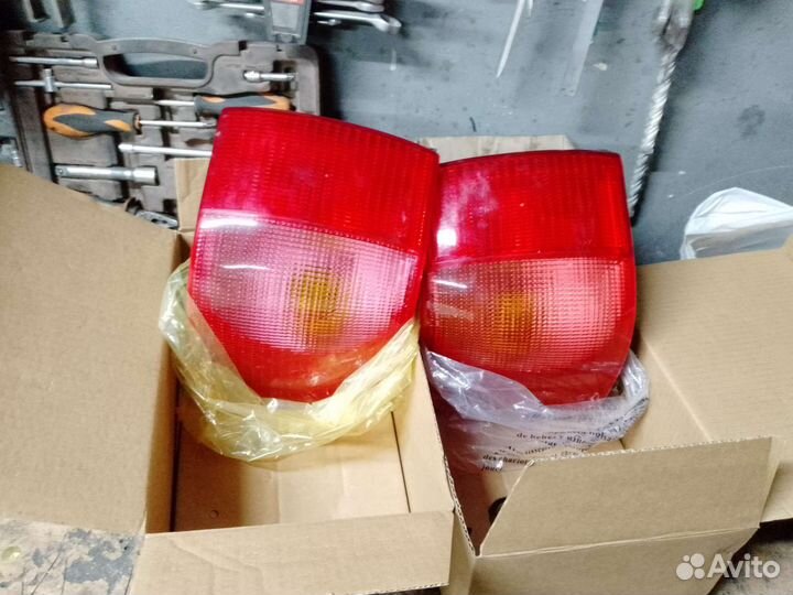 Фонари задние левый/правый ауди 80 седан