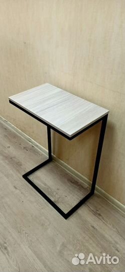 Приставной столик