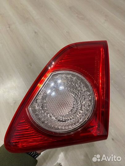 Фонарь задний правый внутренний corolla e150
