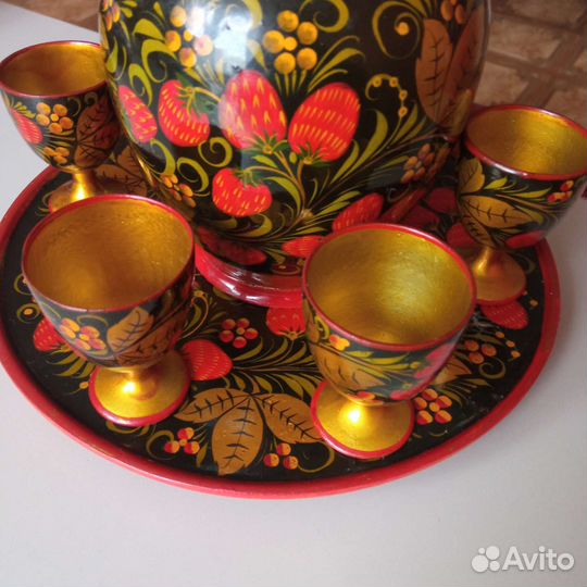 Графин с рюмками на подносе хохлома