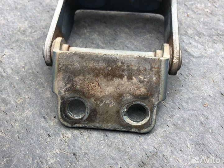 Петля багажника правая Chevrolet Aveo T200