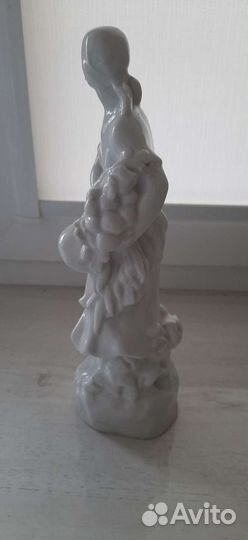 Статуэтка фарфор