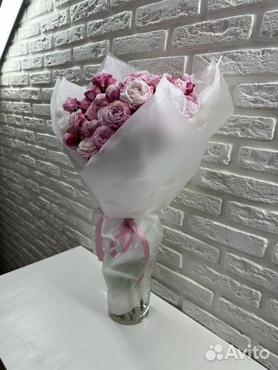 Букет из розовых пионовидных роз