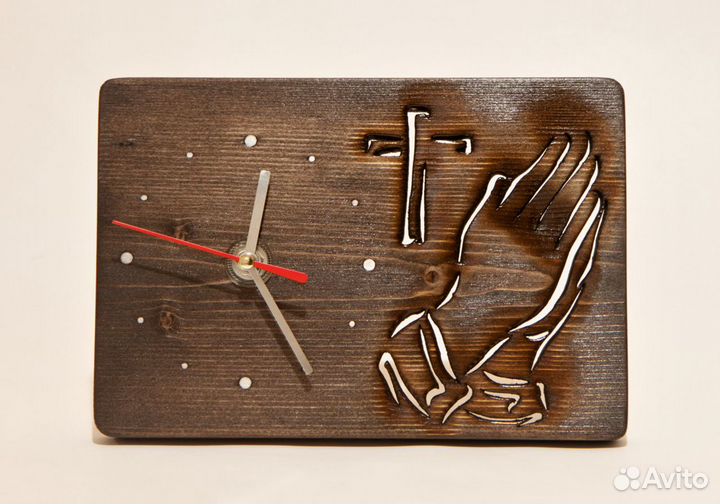 Настольные часы из дерева