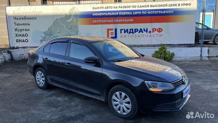 Рычаг передний левый Volkswagen Jetta (A6) 5C04071