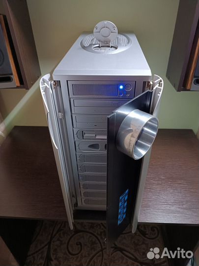 Компьютер в корпусе Thermaltake Kandalf