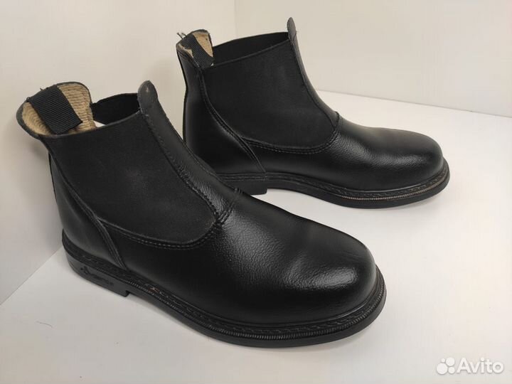 Для верховой езды: шлемы, ботинки, сапоги, краги