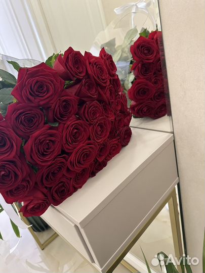 31 роза в стильном оформлении Сургут доставка