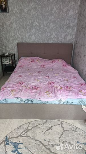 Кровать с матрасом 160/200